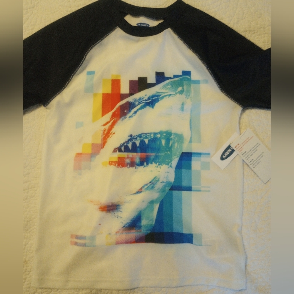 NWT old navy rash guard with UPF 40